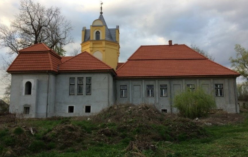 Tholdy-Ujfalussy Castle, Pomi, Romania, Romania